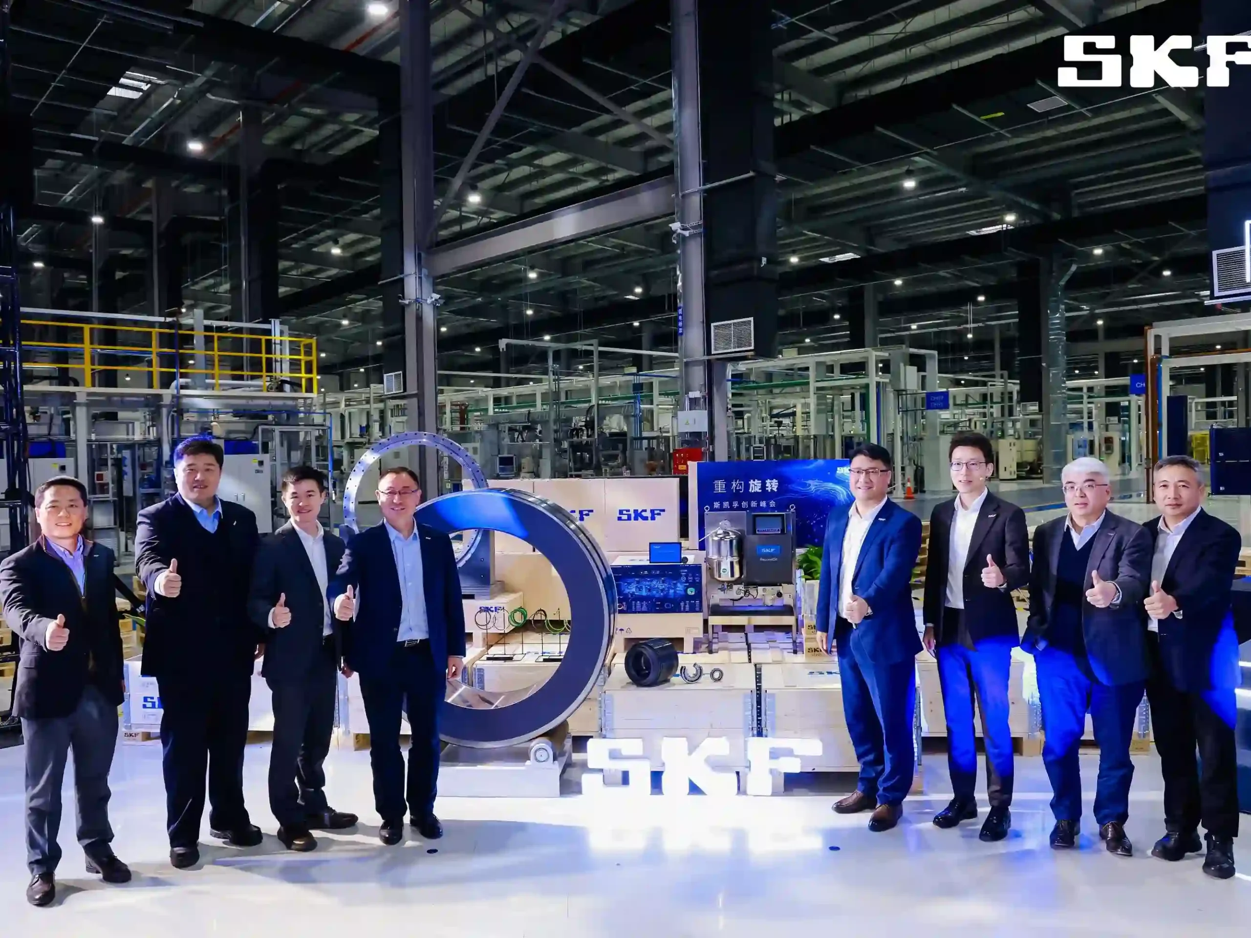Foreign clients inspecting bearing inventory